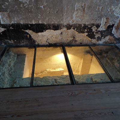 Plancher de verre au palais des papes à Avignon