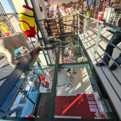 Plancher de verre dans une boutique